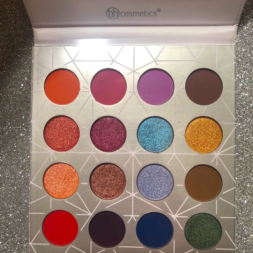 BN! BH Cosmetics Illusion 16 color shadow palette